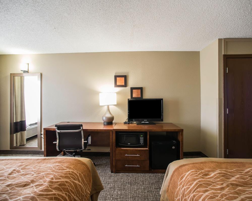 Comfort Inn & Suites St Louis-Hazelwood Extérieur photo