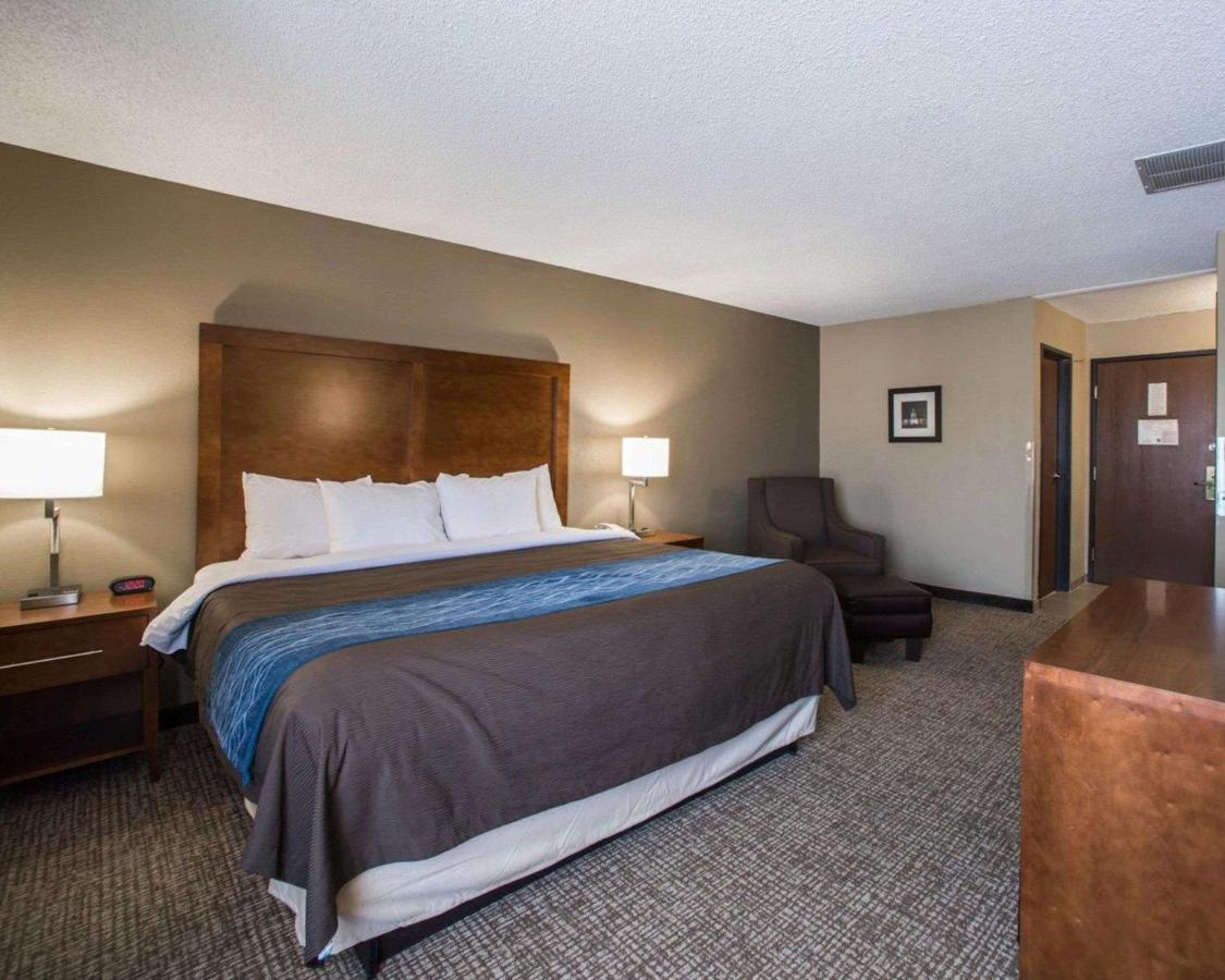 Comfort Inn & Suites St Louis-Hazelwood Extérieur photo