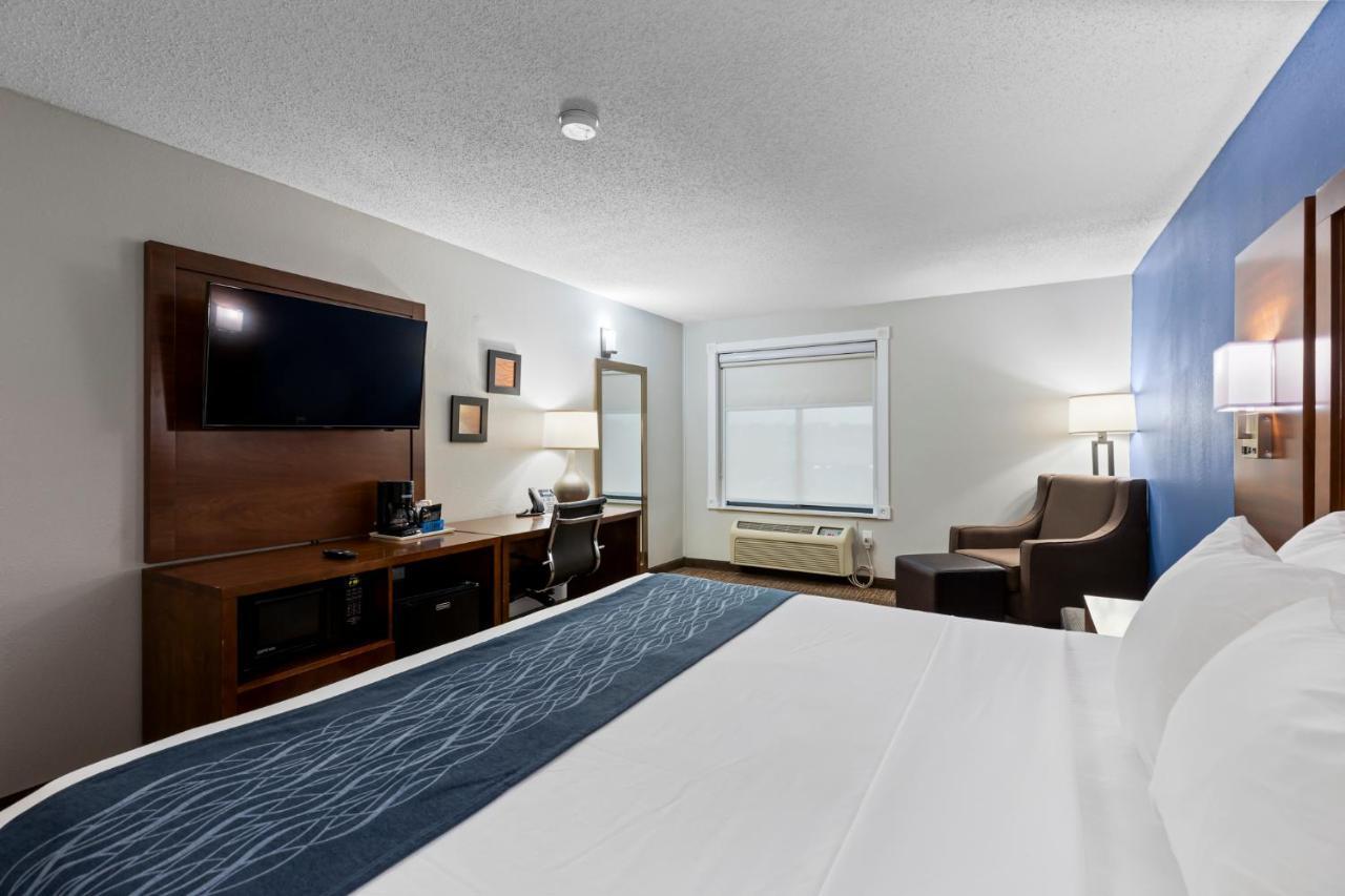 Comfort Inn & Suites St Louis-Hazelwood Extérieur photo