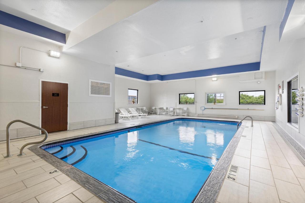 Comfort Inn & Suites St Louis-Hazelwood Extérieur photo