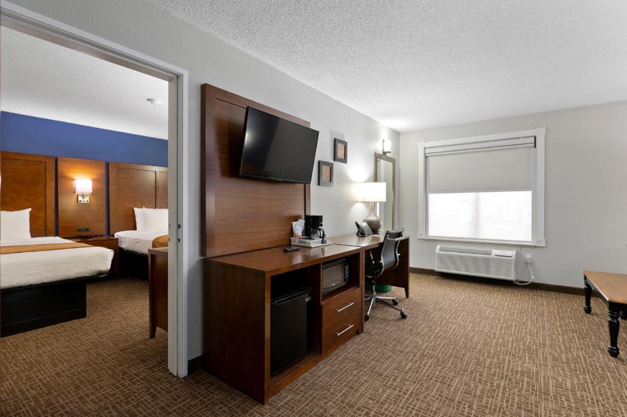 Comfort Inn & Suites St Louis-Hazelwood Extérieur photo