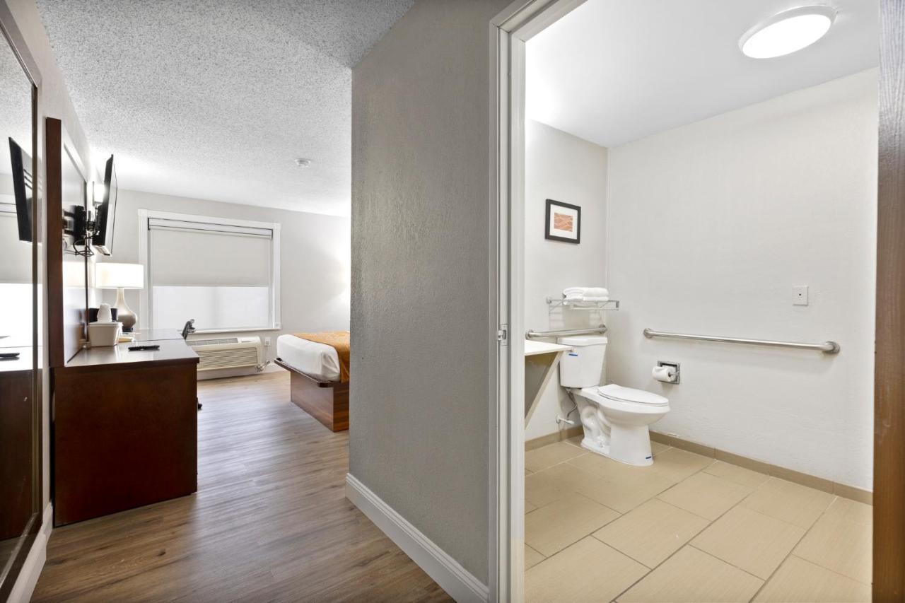 Comfort Inn & Suites St Louis-Hazelwood Extérieur photo