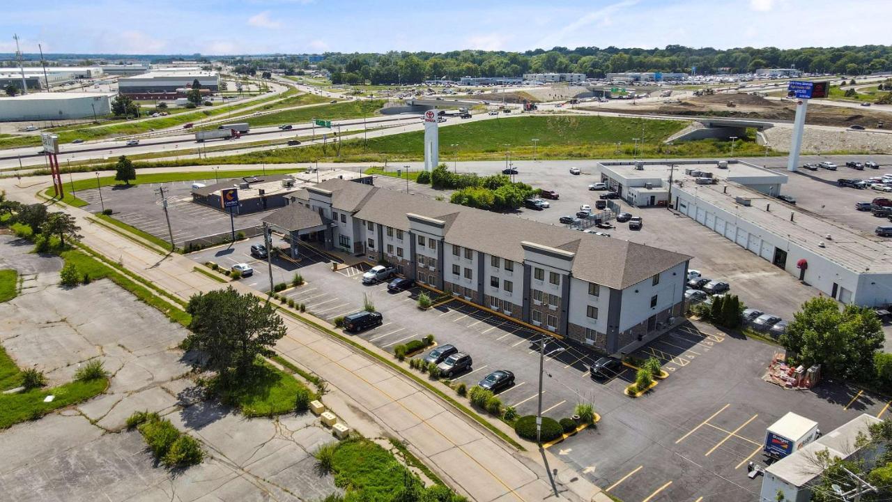 Comfort Inn & Suites St Louis-Hazelwood Extérieur photo