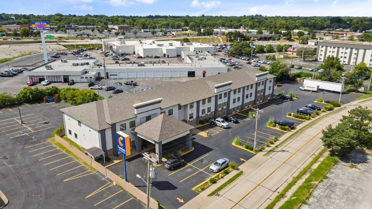 Comfort Inn & Suites St Louis-Hazelwood Extérieur photo