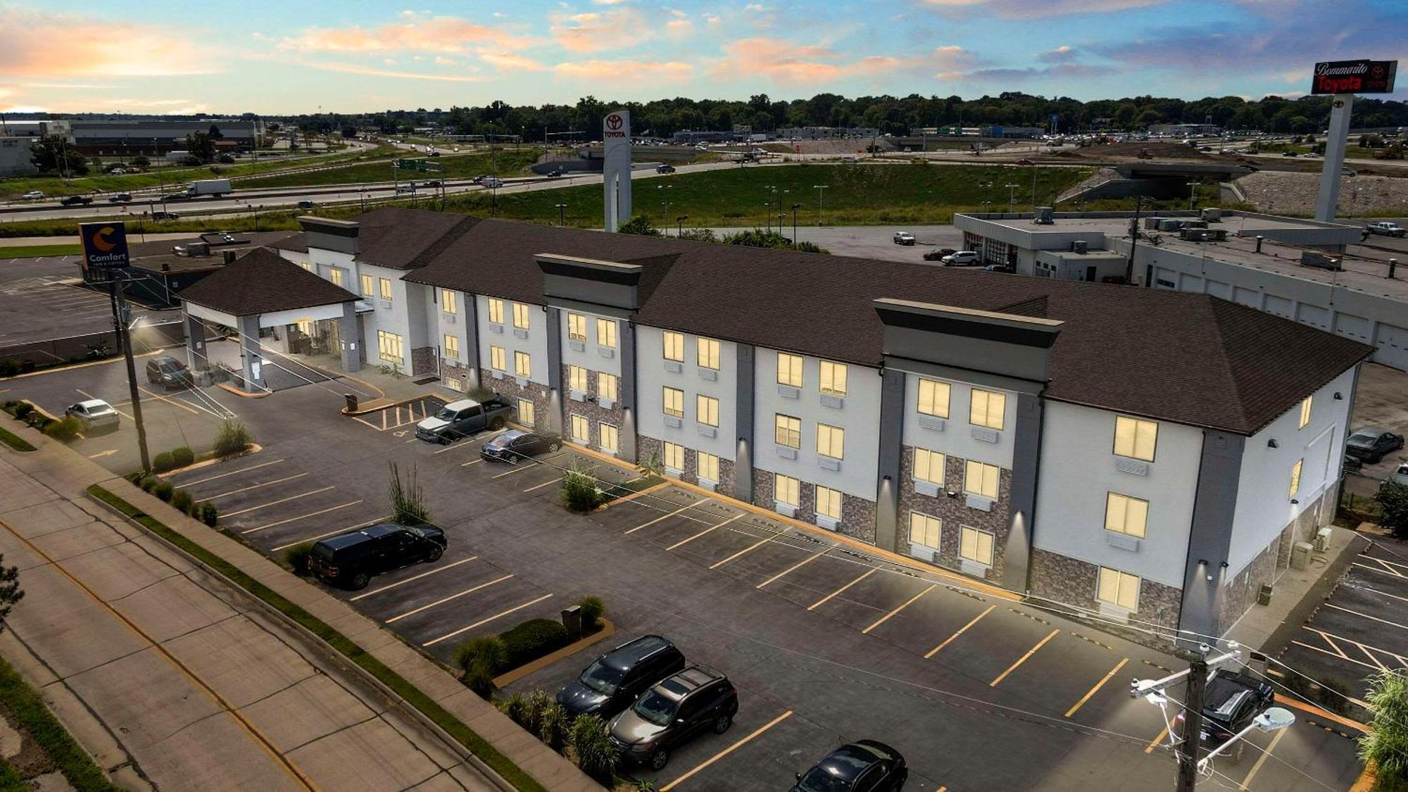 Comfort Inn & Suites St Louis-Hazelwood Extérieur photo