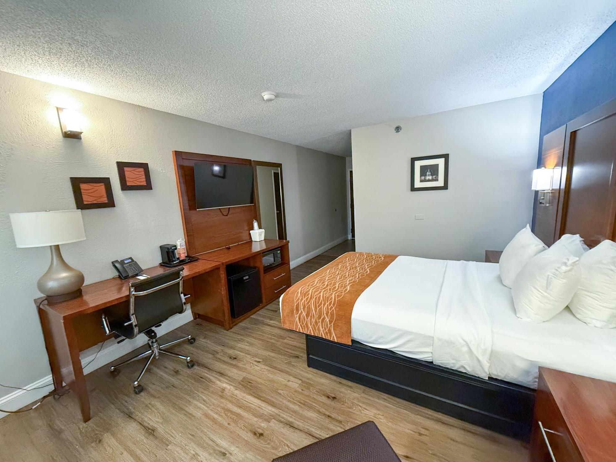 Comfort Inn & Suites St Louis-Hazelwood Extérieur photo