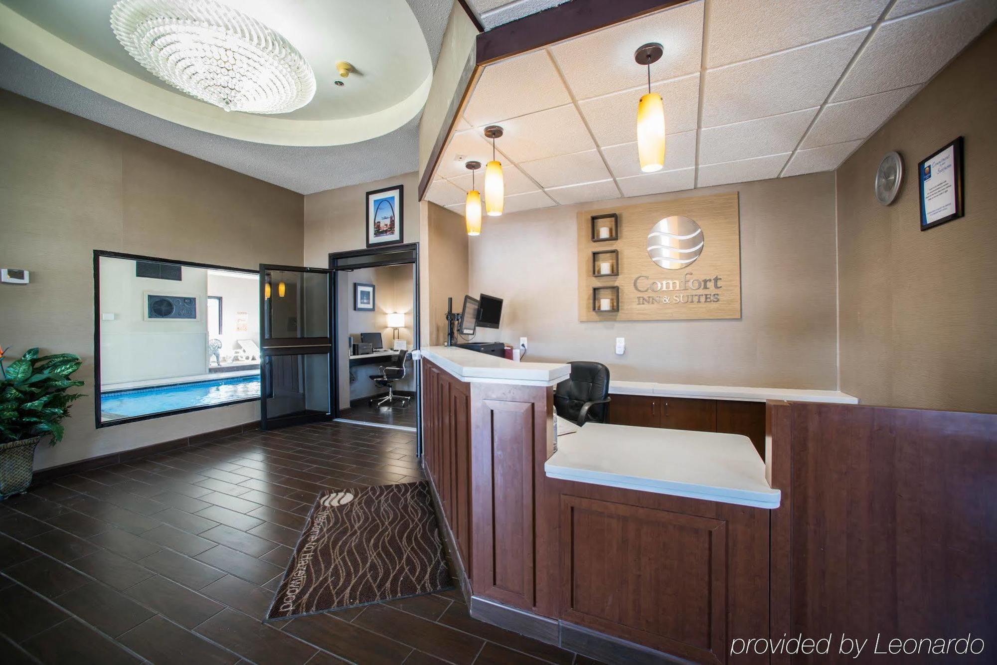 Comfort Inn & Suites St Louis-Hazelwood Extérieur photo