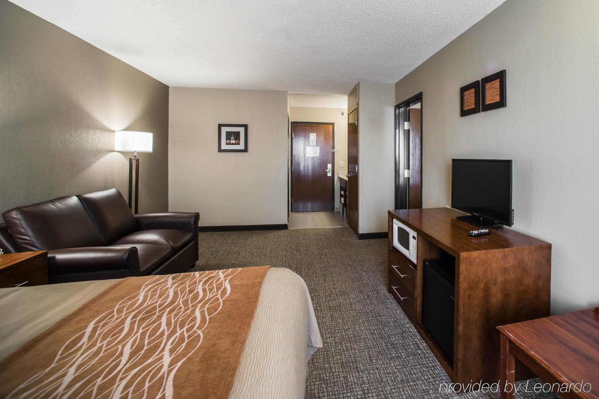 Comfort Inn & Suites St Louis-Hazelwood Extérieur photo
