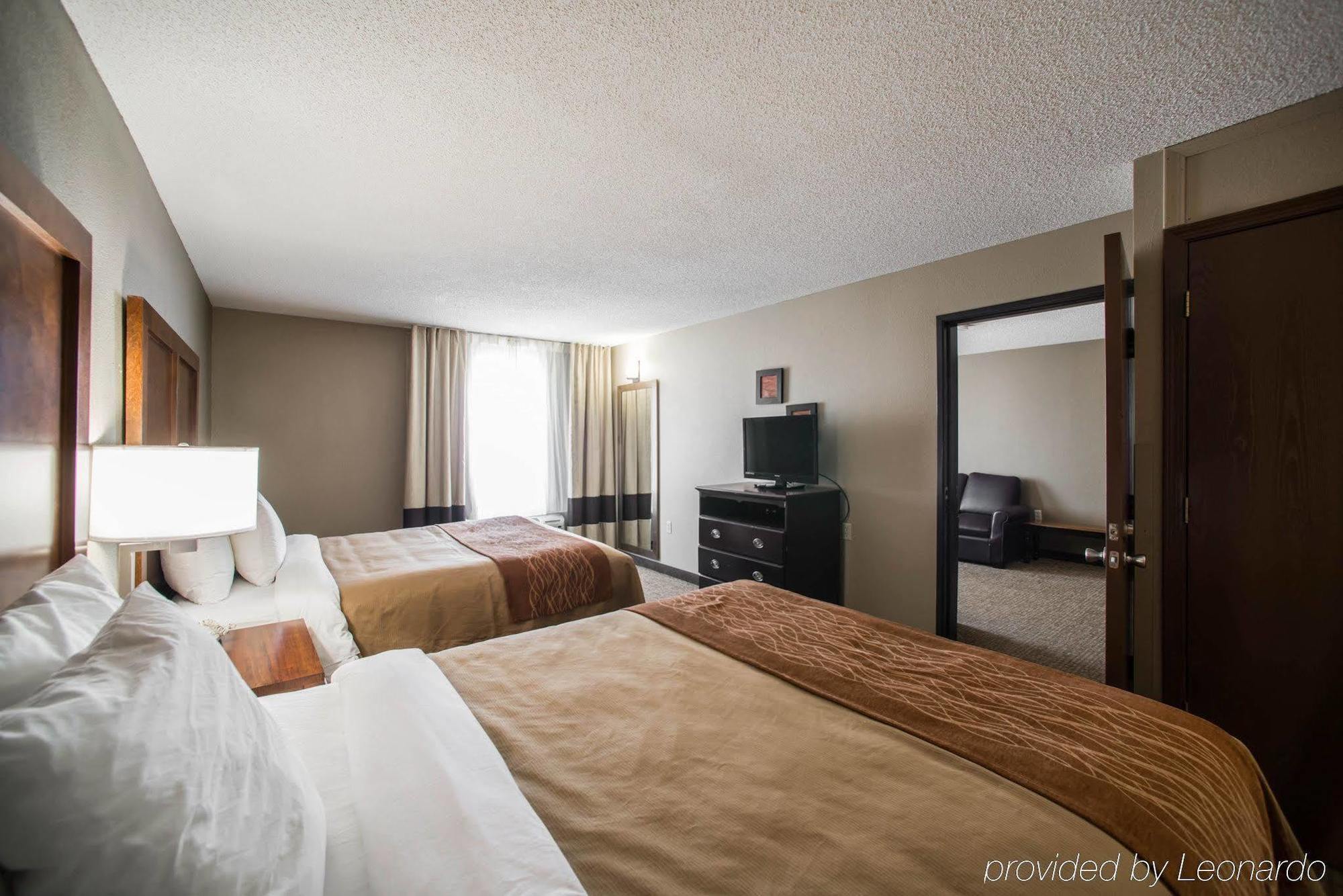Comfort Inn & Suites St Louis-Hazelwood Extérieur photo