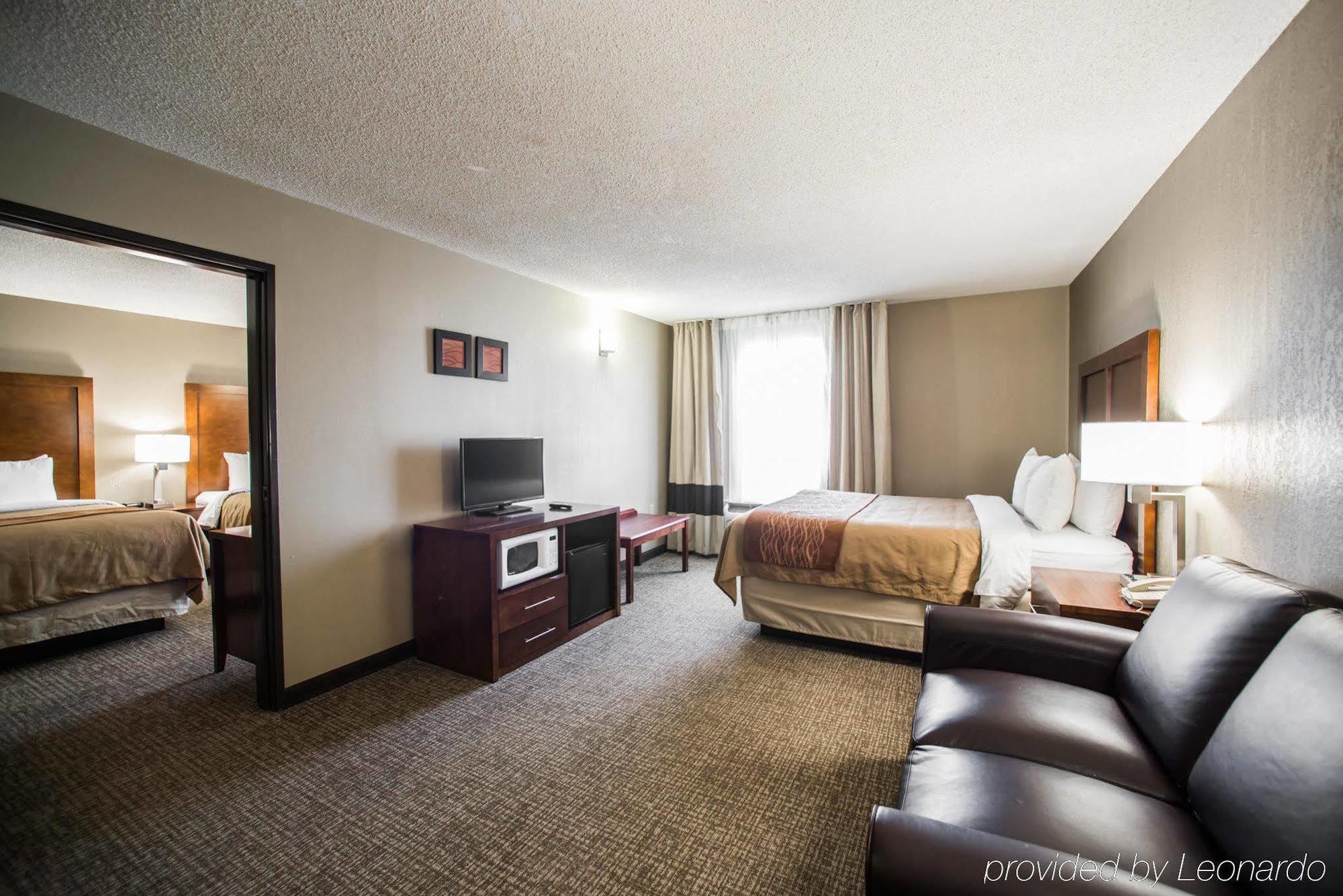 Comfort Inn & Suites St Louis-Hazelwood Extérieur photo