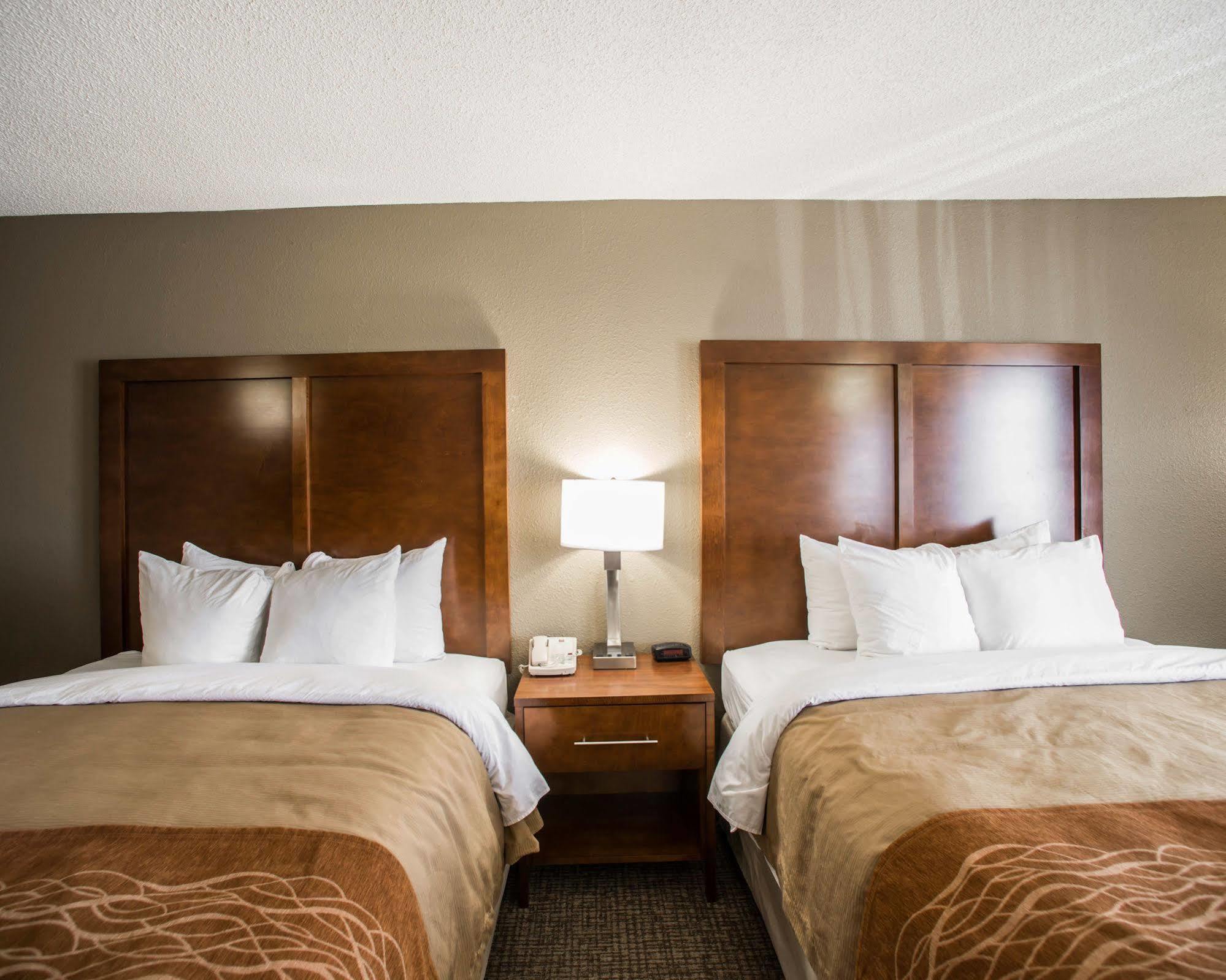 Comfort Inn & Suites St Louis-Hazelwood Extérieur photo