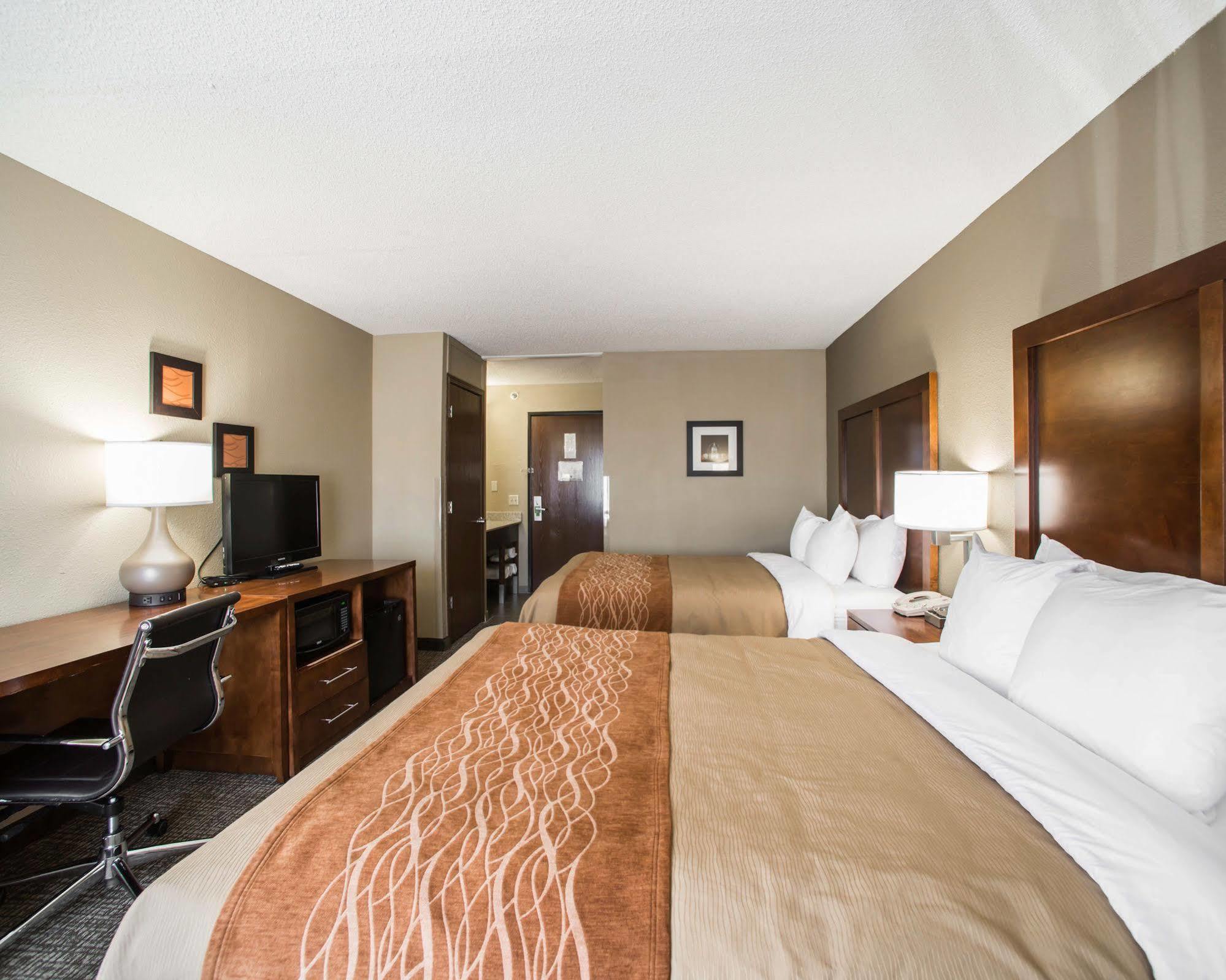 Comfort Inn & Suites St Louis-Hazelwood Extérieur photo
